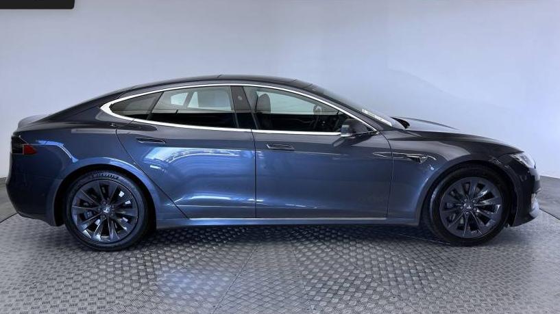 TESLA MODEL S 2018 5YJSA1E2XJF258549 image